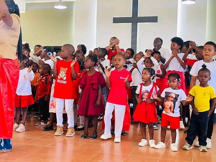 Crianças Metodistas Homenagem Professora Ângela Neto